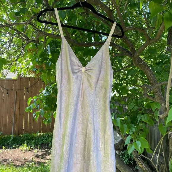 Lavender paisley print satin midi dress - Picture 5 of 6